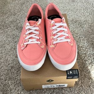 Sperry Girls Sneaker Size 6